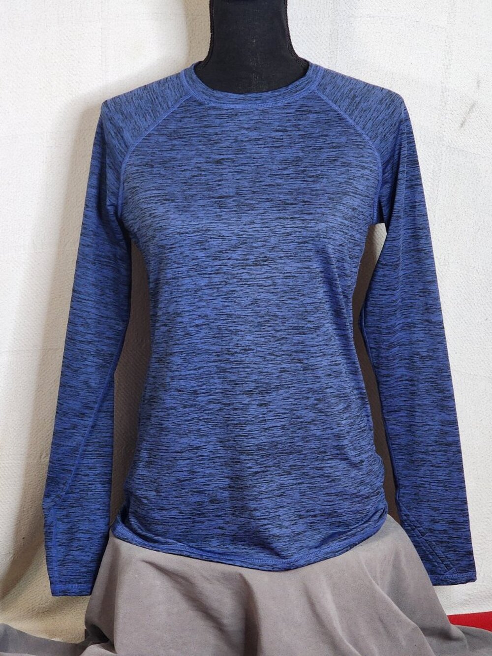 ClimateRight by CuddlDuds Blue Denim Color LS Finger Hole Crew Neck Top Size M